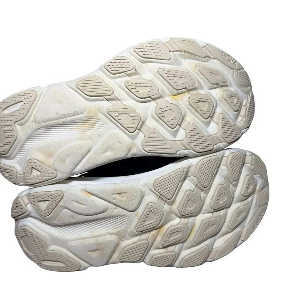 Hoka women’s Clifton 9 Black and Gold Athletic Shoes size 8.5 B